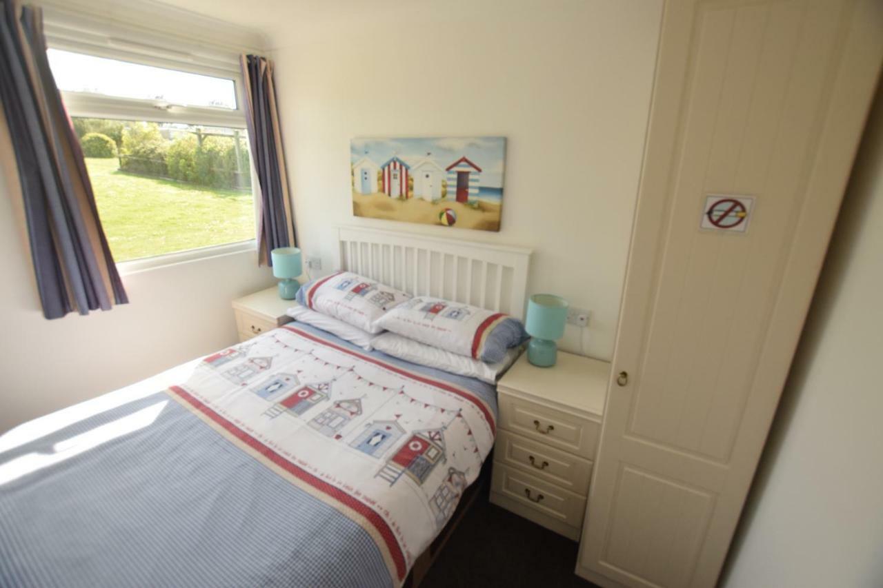Villa 21 Sandown Bay Holiday Centre Extérieur photo